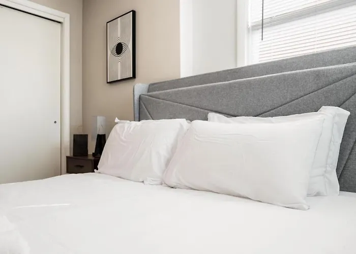 Chic And Comfortable 1br Near Bradley U Peoria