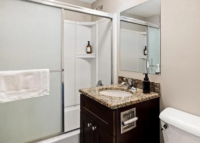 Chic And Comfortable 1br Near Bradley U Apartamento