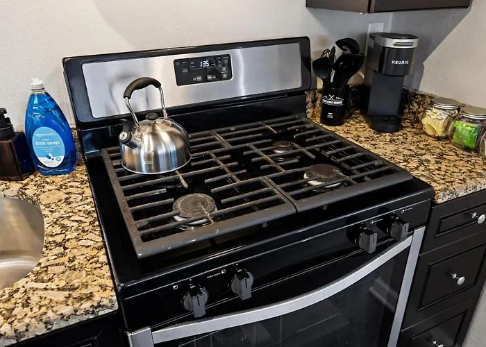 Chic And Comfortable 1br Near Bradley U * Peoria