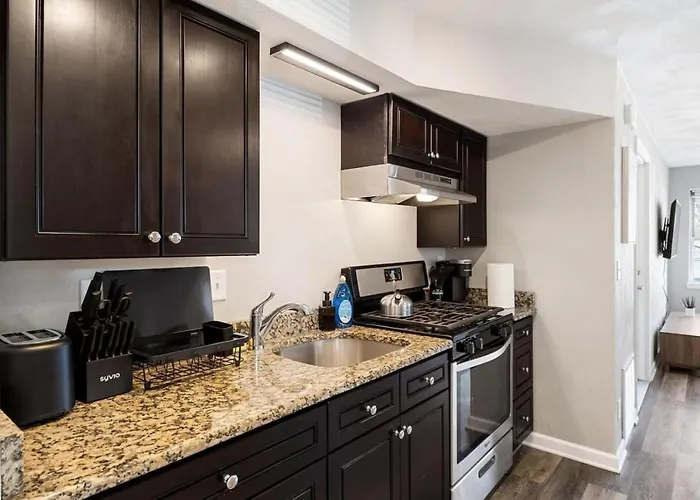 Chic And Comfortable 1br Near Bradley U