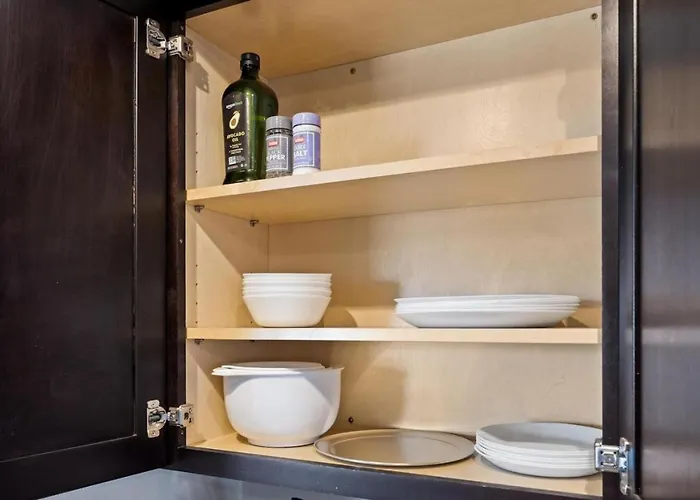 Chic And Comfortable 1br Near Bradley U