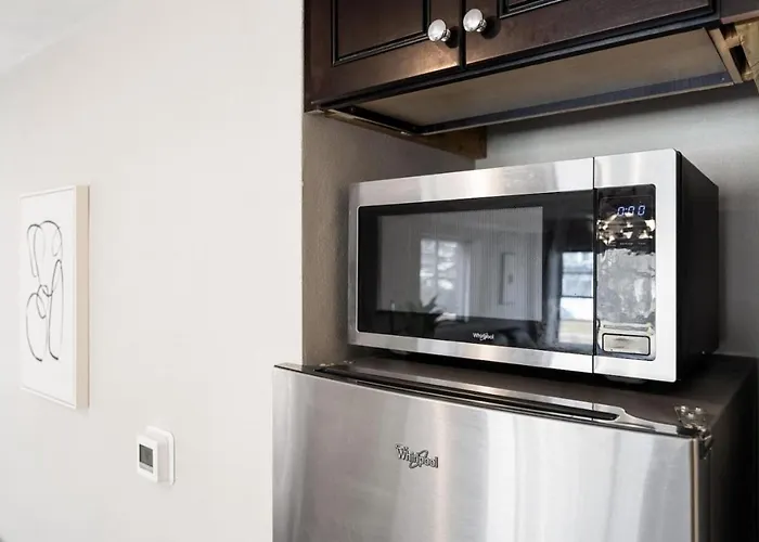 Chic And Comfortable 1br Near Bradley U Apartment *