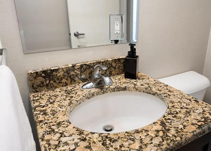 Apartamento Chic And Comfortable 1br Near Bradley U Peoria
