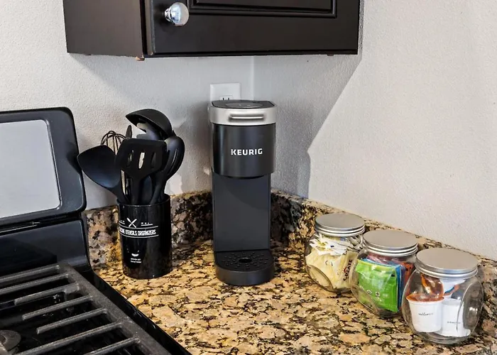 Chic And Comfortable 1br Near Bradley U *