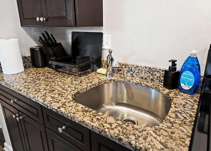 Chic And Comfortable 1br Near Bradley U * Peoria